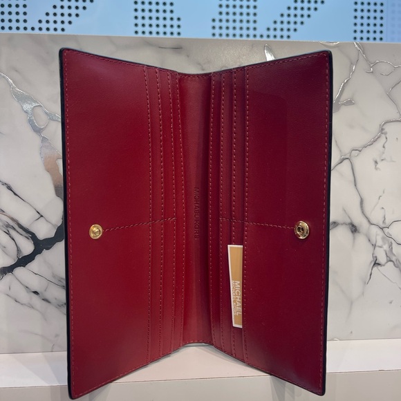 MICHAEL KORS Carson Large Snap Crocodile Embossed Bifold Wallet
Cherry 
NWT - Picture 3 of 16